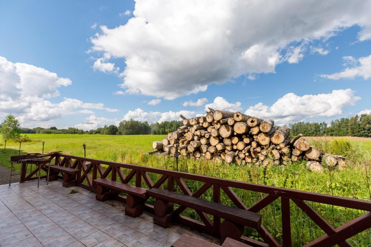 Viesu Nams “Dimantu Ferma” Hotell Ikšķile Exteriör bild