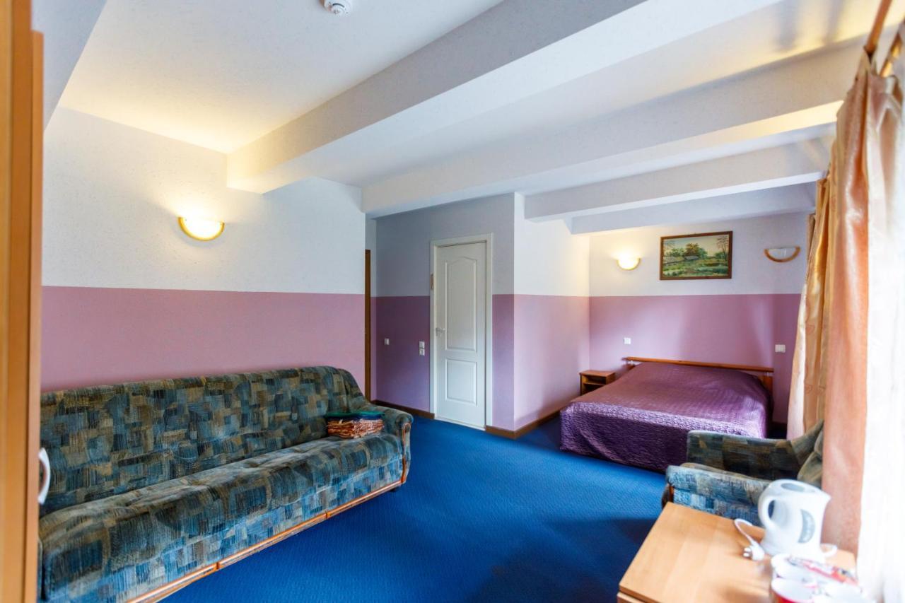 Viesu Nams “Dimantu Ferma” Hotell Ikšķile Exteriör bild