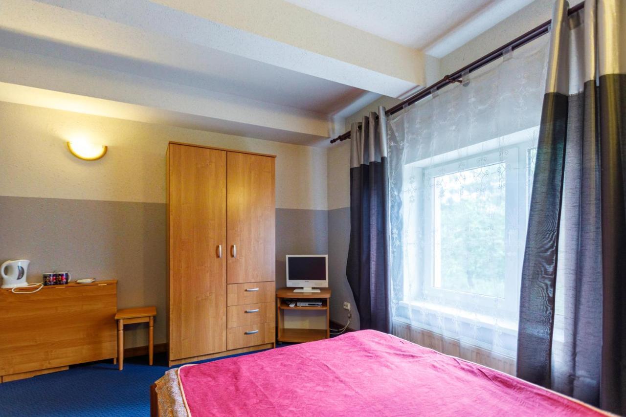 Viesu Nams “Dimantu Ferma” Hotell Ikšķile Exteriör bild