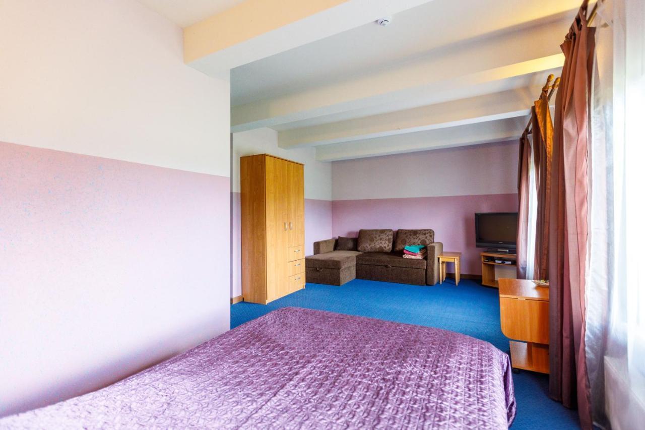 Viesu Nams “Dimantu Ferma” Hotell Ikšķile Exteriör bild