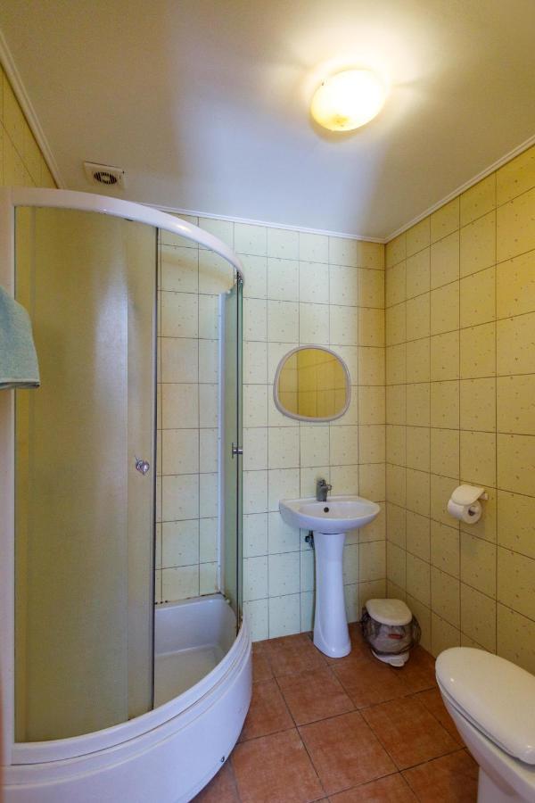 Viesu Nams “Dimantu Ferma” Hotell Ikšķile Exteriör bild