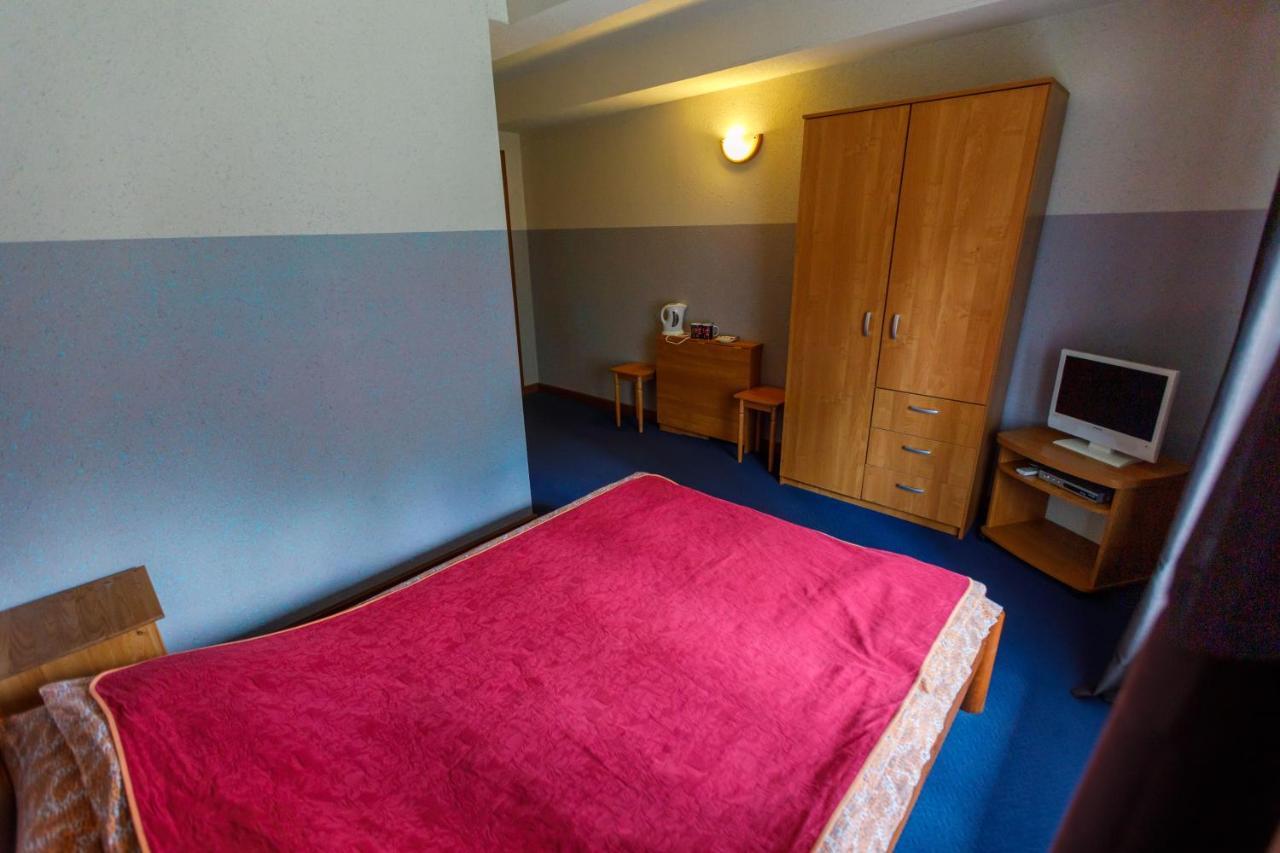 Viesu Nams “Dimantu Ferma” Hotell Ikšķile Exteriör bild